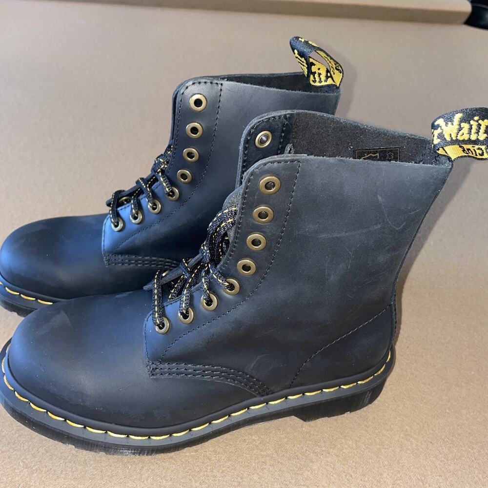 Dr. Martens Women's size 6 1460 Pascal Lace Up Leather Boots - Black UK4